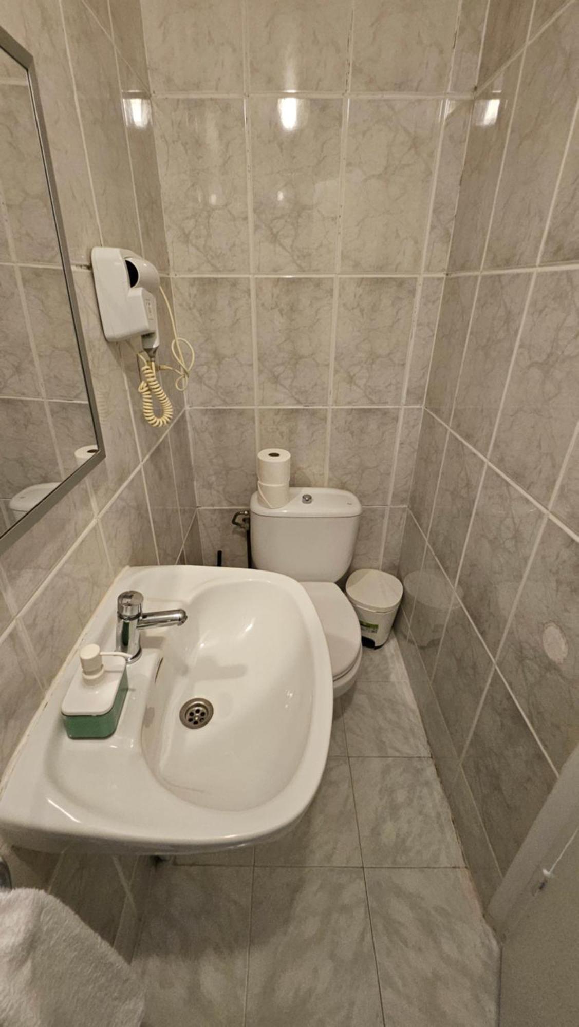 Youth Hostel - Central And Basic Drassanes 巴塞罗那 外观 照片