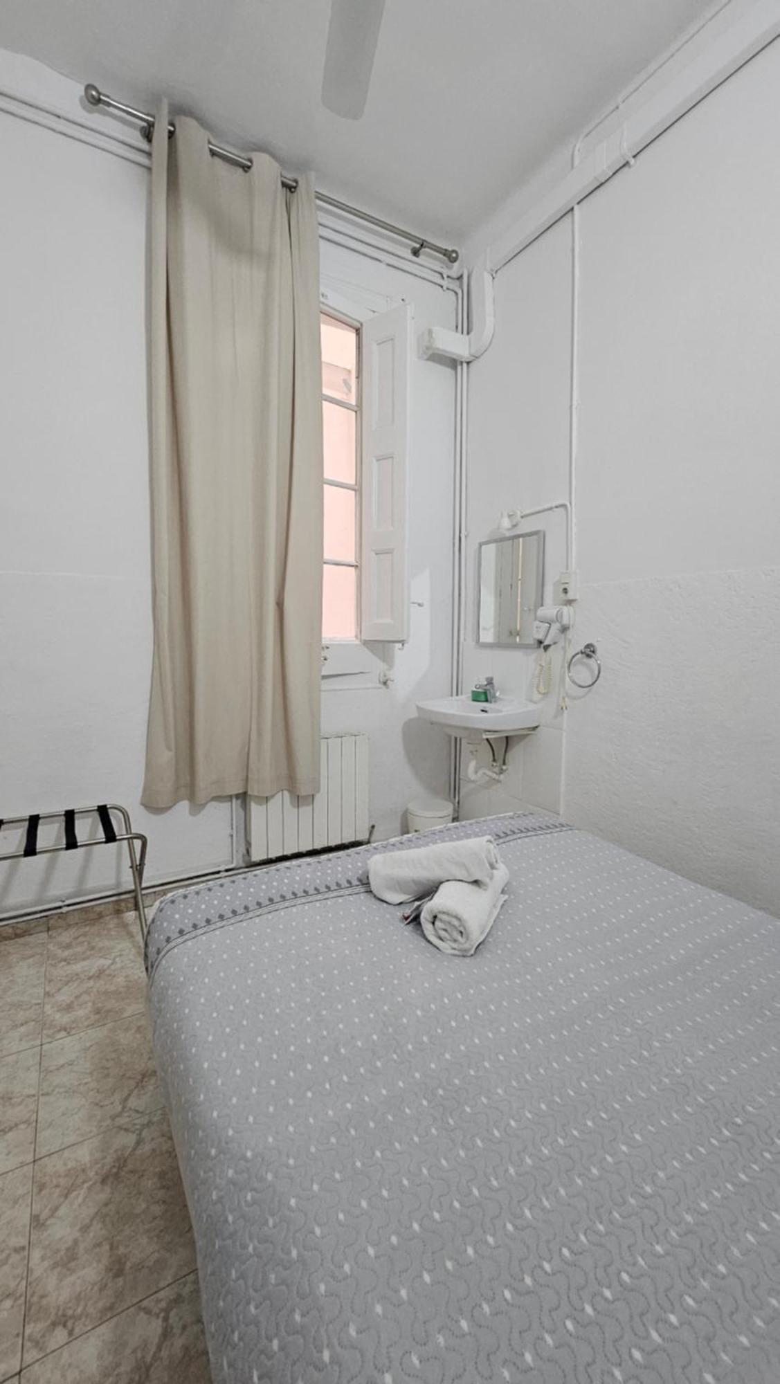 Youth Hostel - Central And Basic Drassanes 巴塞罗那 外观 照片