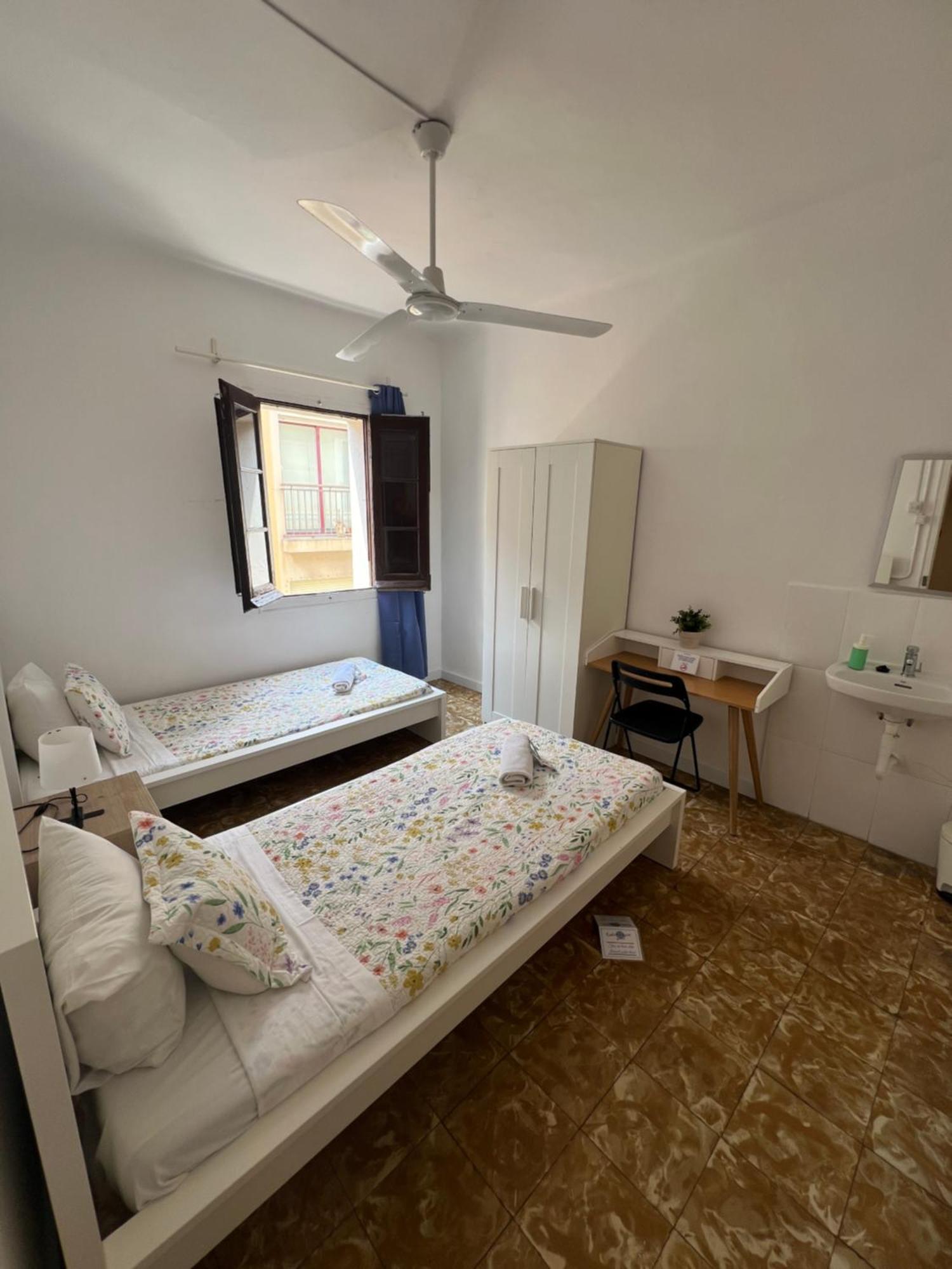 Youth Hostel - Central And Basic Drassanes 巴塞罗那 外观 照片