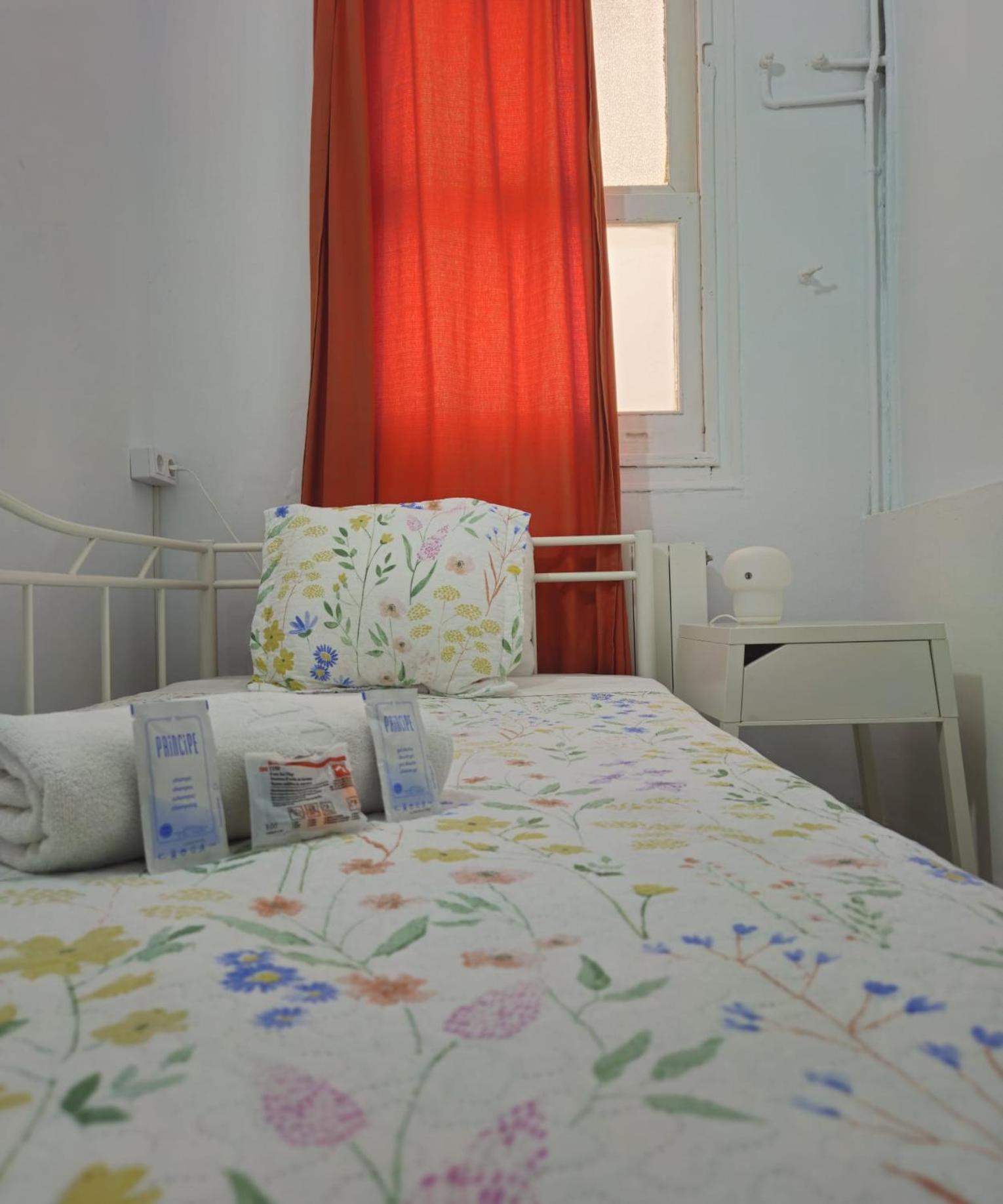 Youth Hostel - Central And Basic Drassanes 巴塞罗那 外观 照片